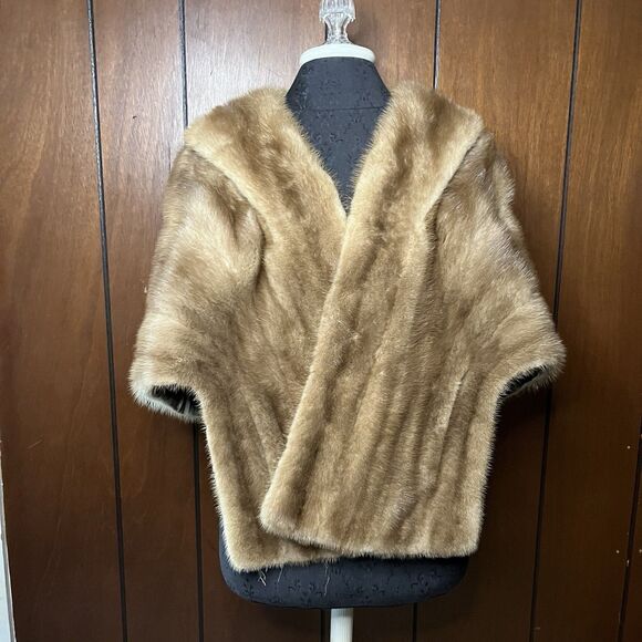 Vtg Fur Shawl Coat Cover Pockets Wm A Johnson Beautiful Floral Lining *Tears - Picture 1 of 16